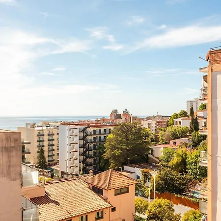 Rene Go2llolet Appartement